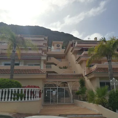 Maravillosas Vistas Al Acantilado Y Puerto Acantilado de los Gigantes